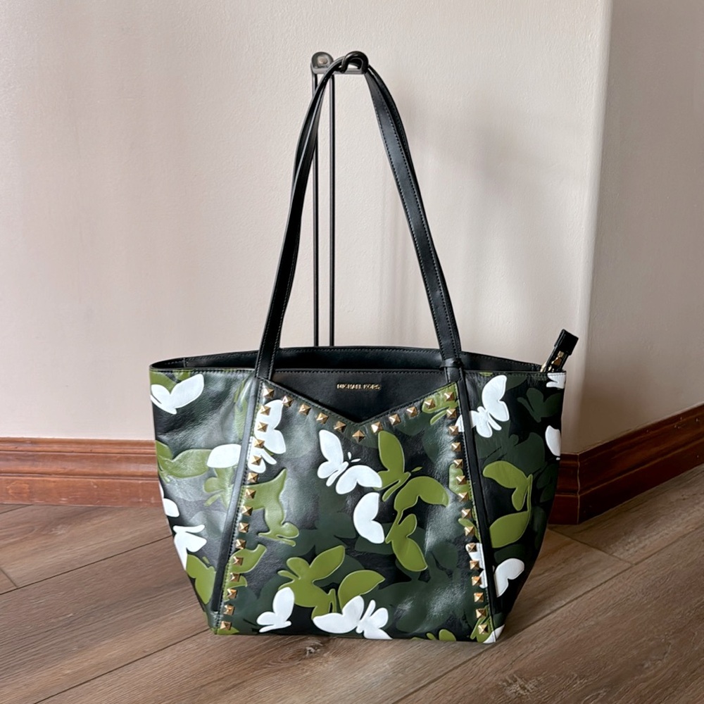 Micheal Kors tote and matching wallet